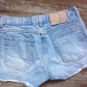 Moda Int'l | Distressed High Waisted shorts 🌔